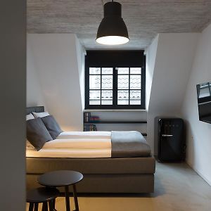 Square Rooms 8